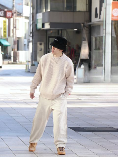 色、シルエットで感じる"春"