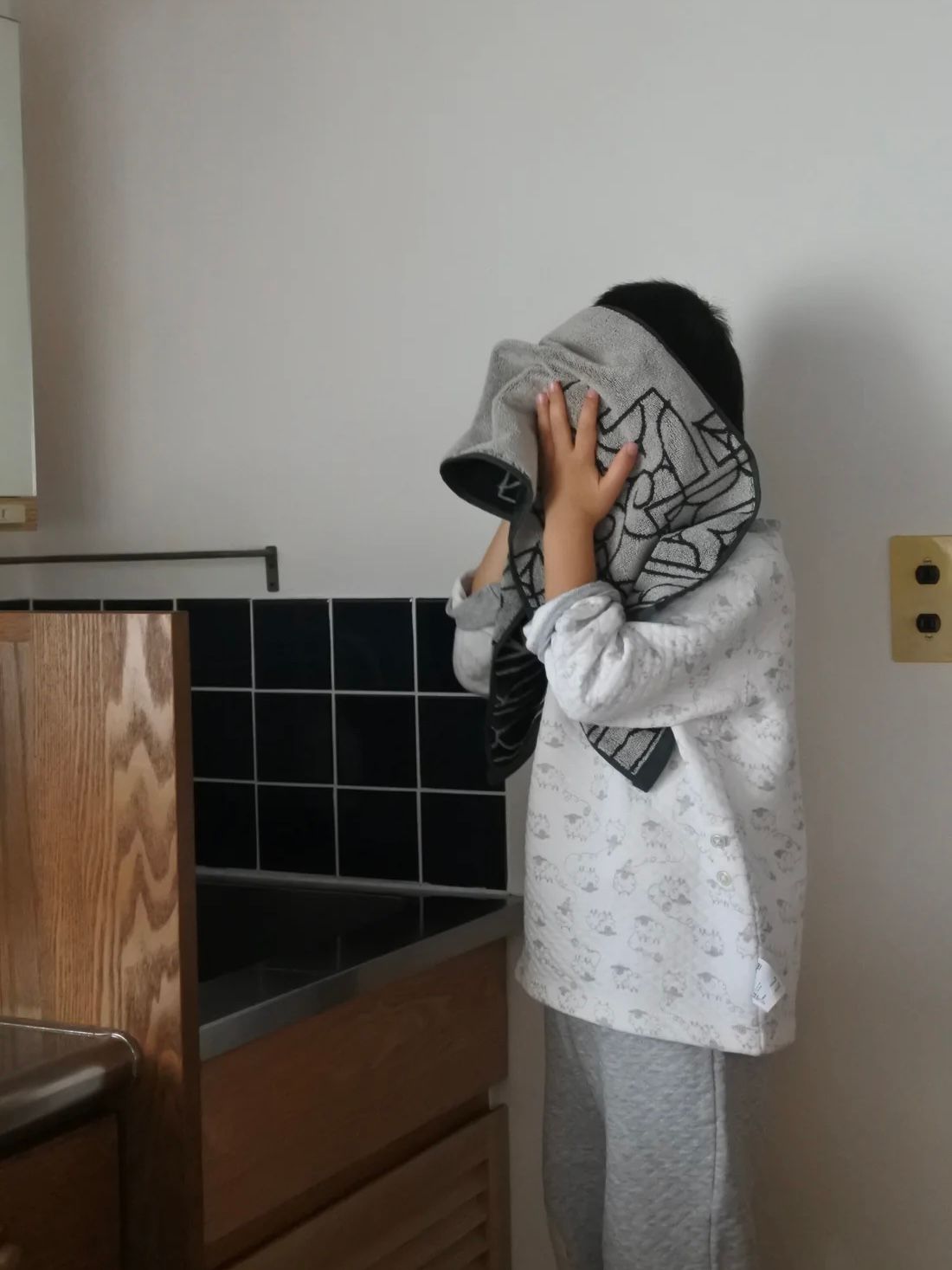 アイヌ文様の今治フェイスタオル (チカラカラペ - ダークグリーン×サンドベージュ)