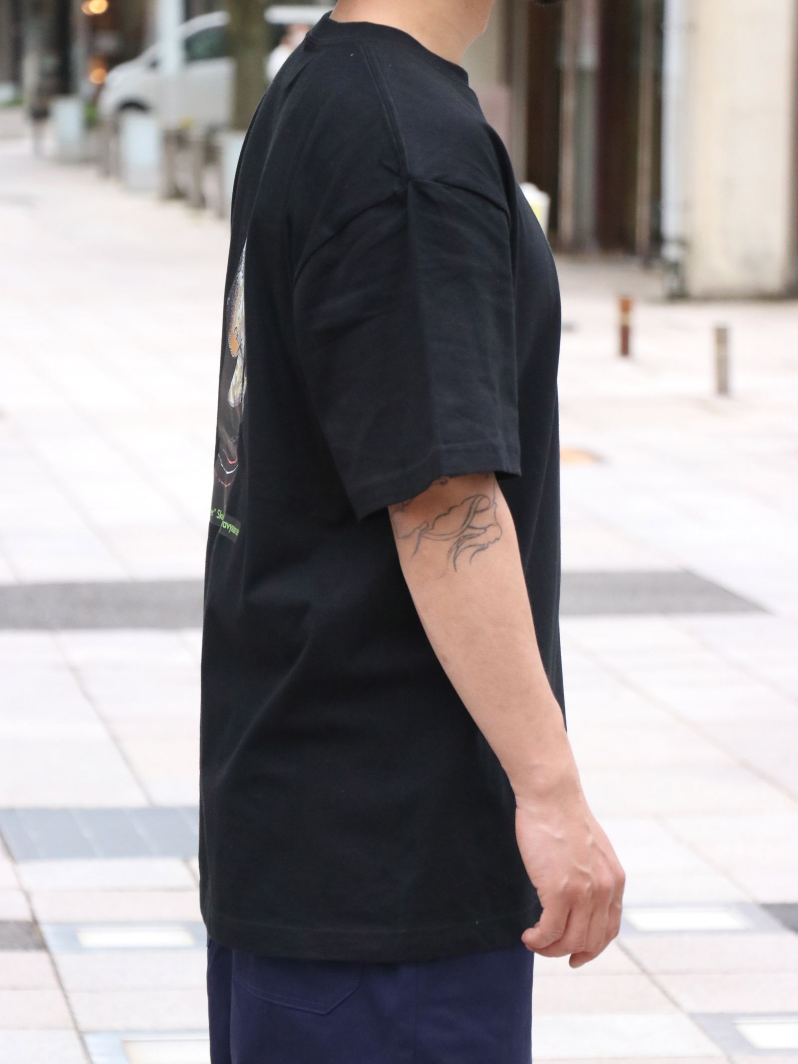 ”SKANDA×GRAVYSOURCE” W-NAME TEE (BLACK)