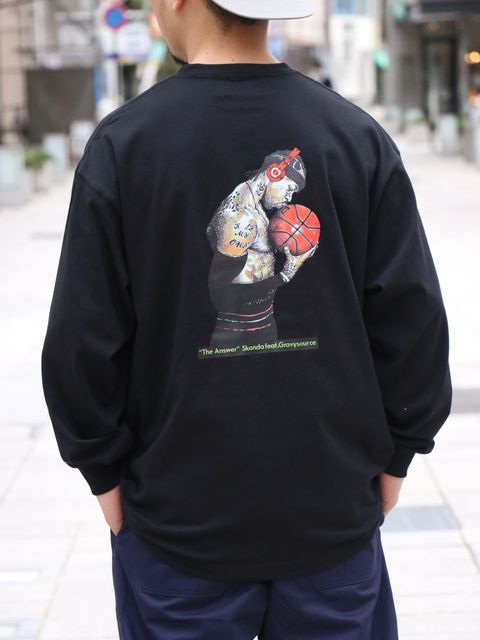 ”SKANDA×GRAVYSOURCE” W-NAME L/S TEE (BLACK)