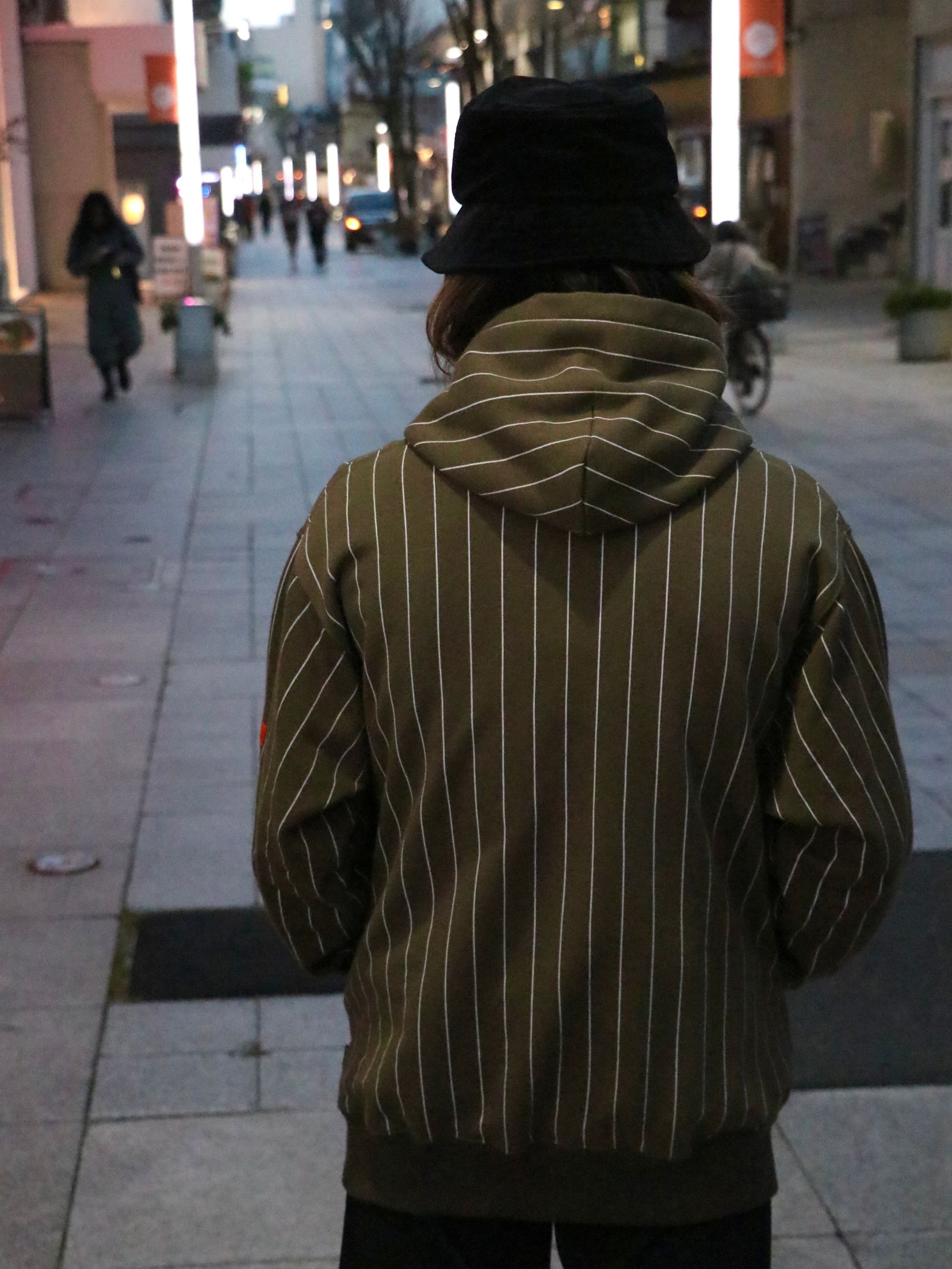 意外とアリなパーカー×スラックス