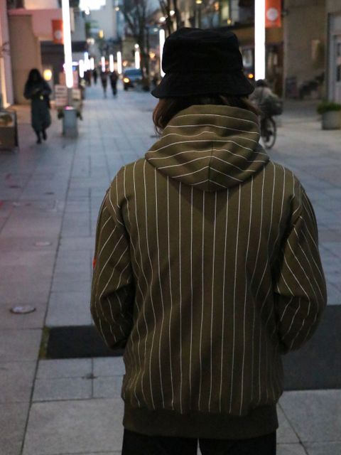 意外とアリなパーカー×スラックス