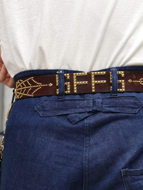 レザー×デニム×スタッズベルト
