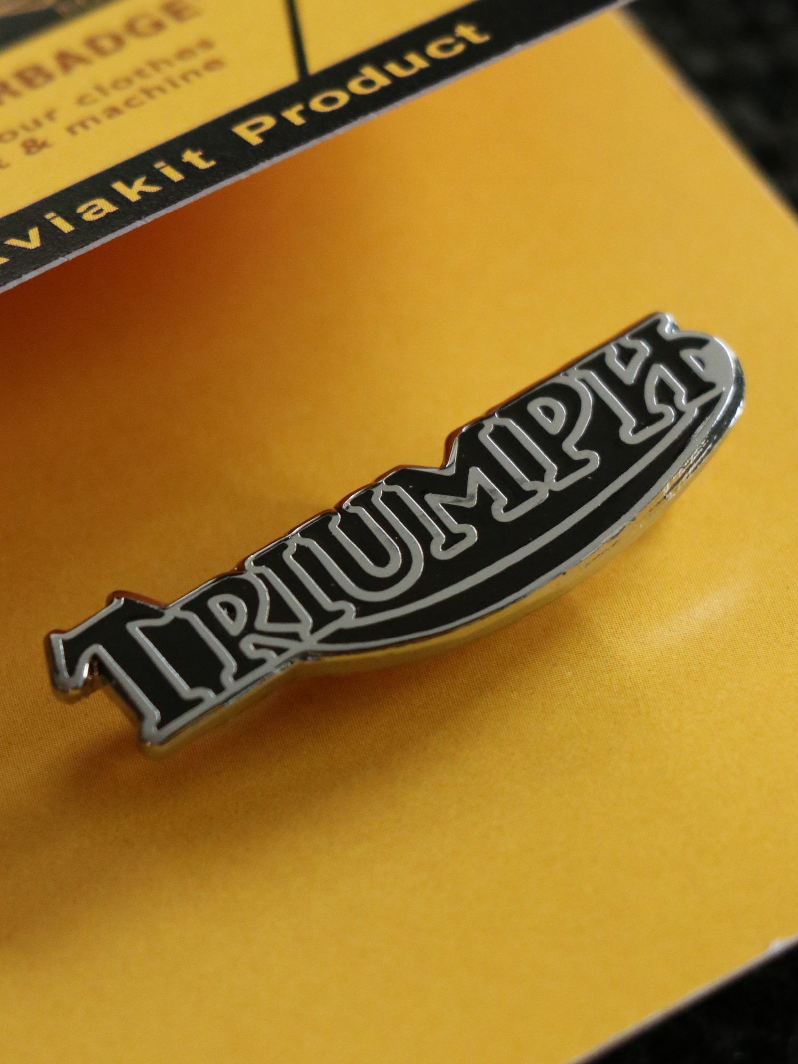 "TRIUMPH ROGO" BADGE