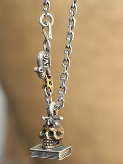 シンプルなライダーススタイルにグローブでアクセントを