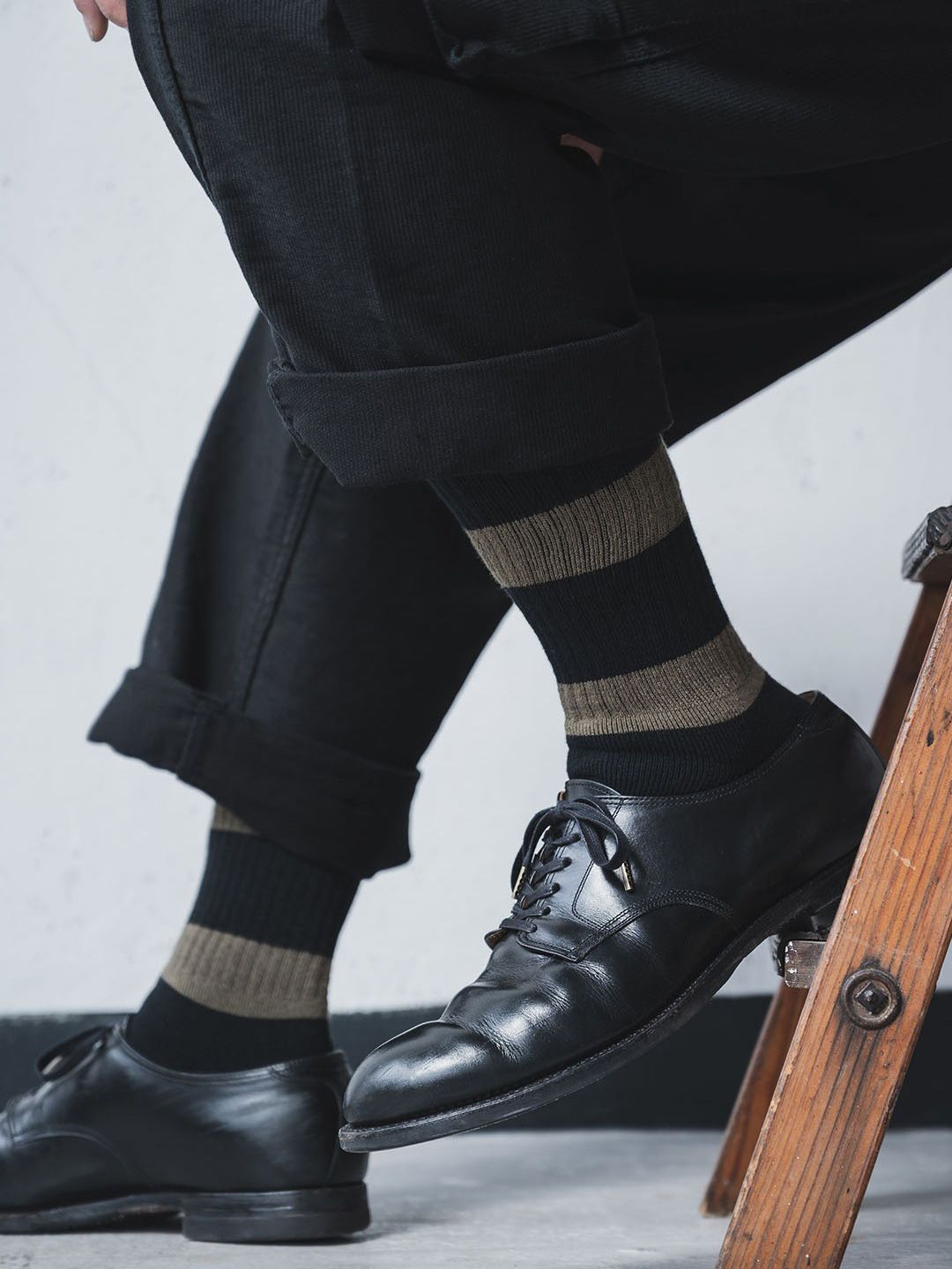 WIDE BOEDER BS FIT BOOTS SOCKS (MIDNIGHT BLACK × HIDE GREEN)