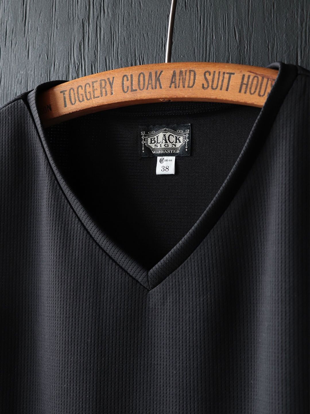 HIGHT-SPECK V-NECK NO SLEEVE SPORTWEAR (SILKY BLACK)