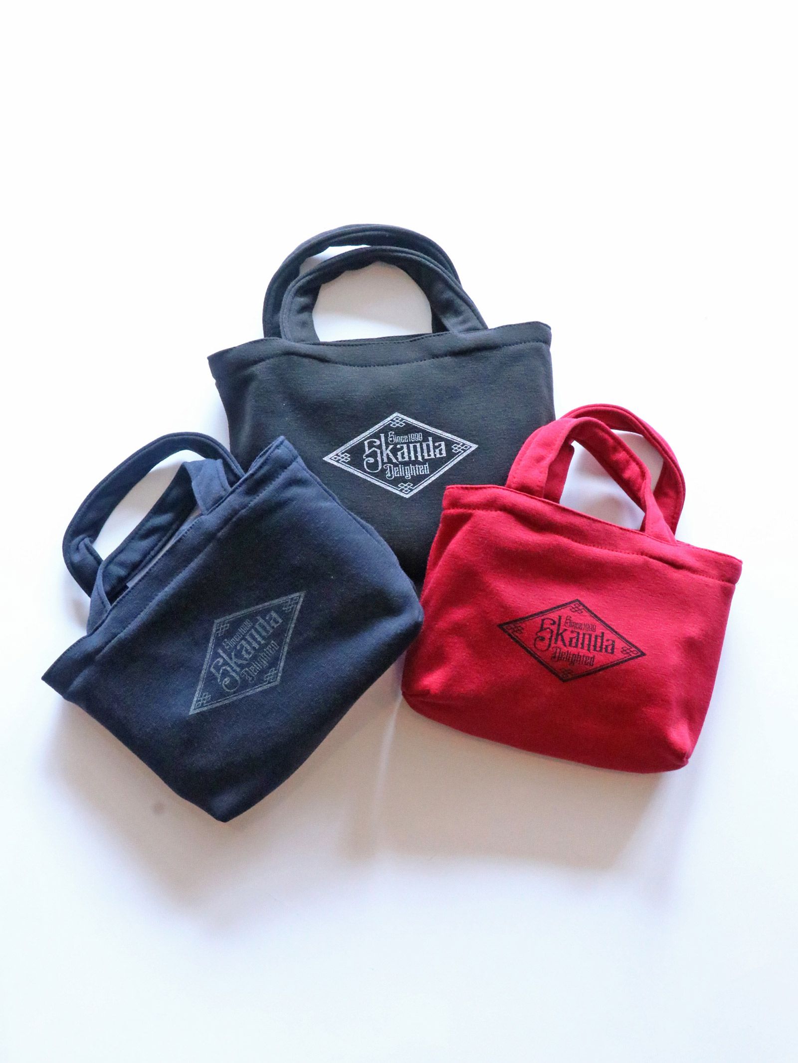 "SOLUA" SMOOTH BLANKET- (SMALL) (BLACK,NAVY,RED)