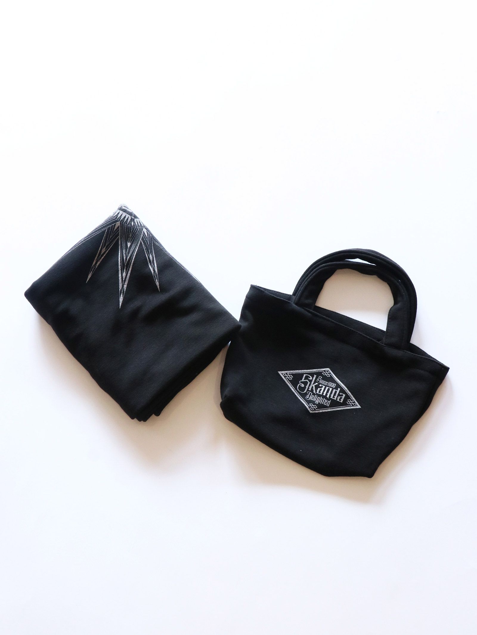 "SOLUA" SMOOTH BLANKET- (SMALL) (BLACK,NAVY,RED)