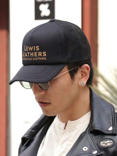 レザー×デニム×スタッズベルト