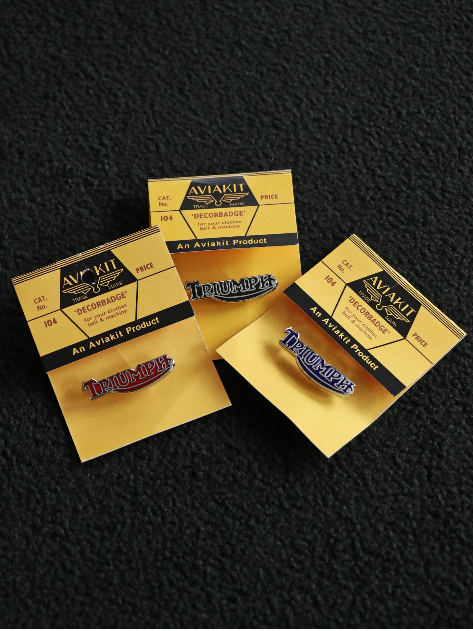 "TRIUMPH ROGO" BADGE