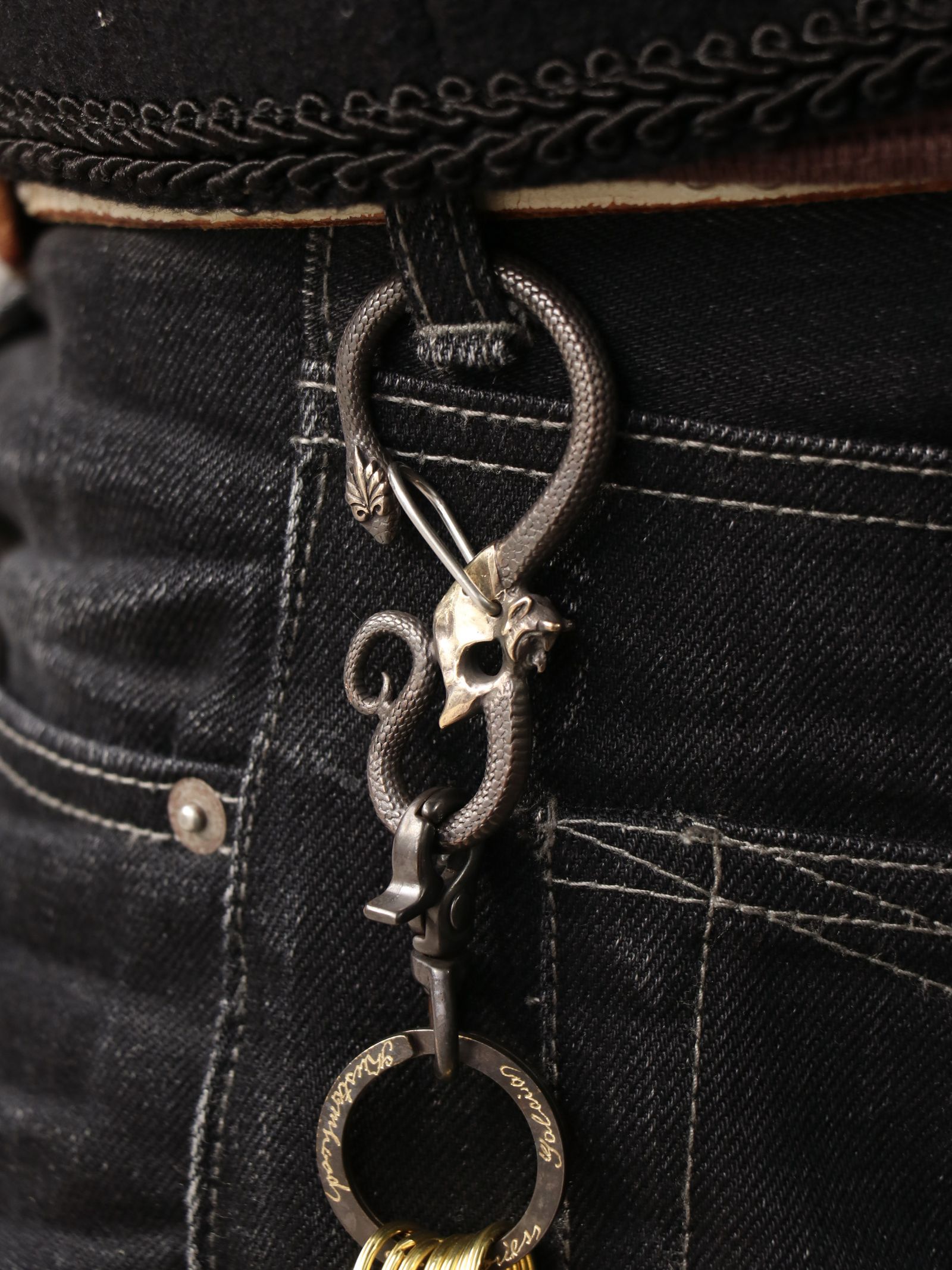 BLACKSNAKE & DEVIL KEYHOLDER(BRASS)
