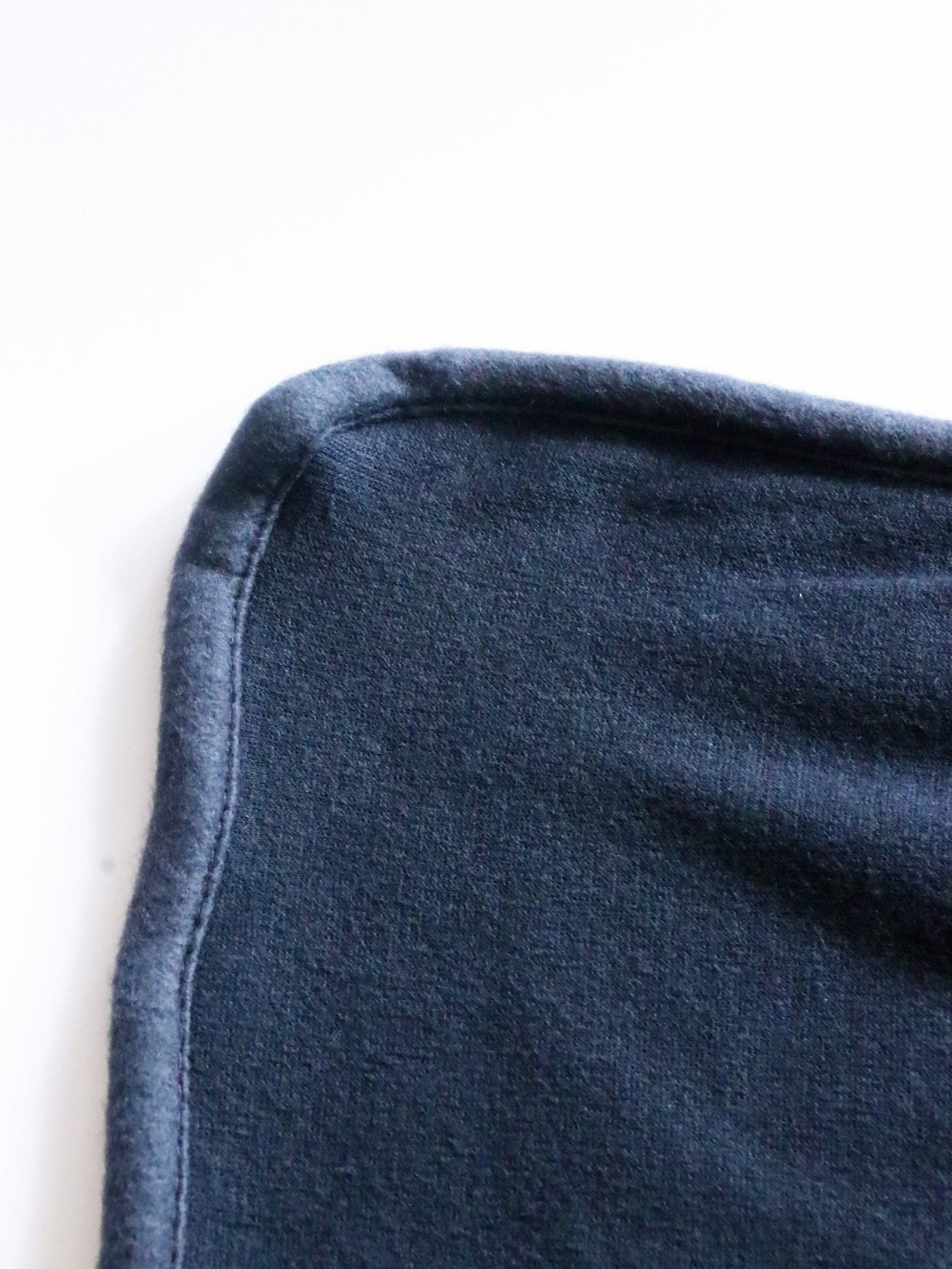 "SOLUA" SMOOTH BLANKET- (SMALL) (BLACK,NAVY,RED)