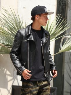 Lewis Leathersのライダースをミリタリーとストリートで