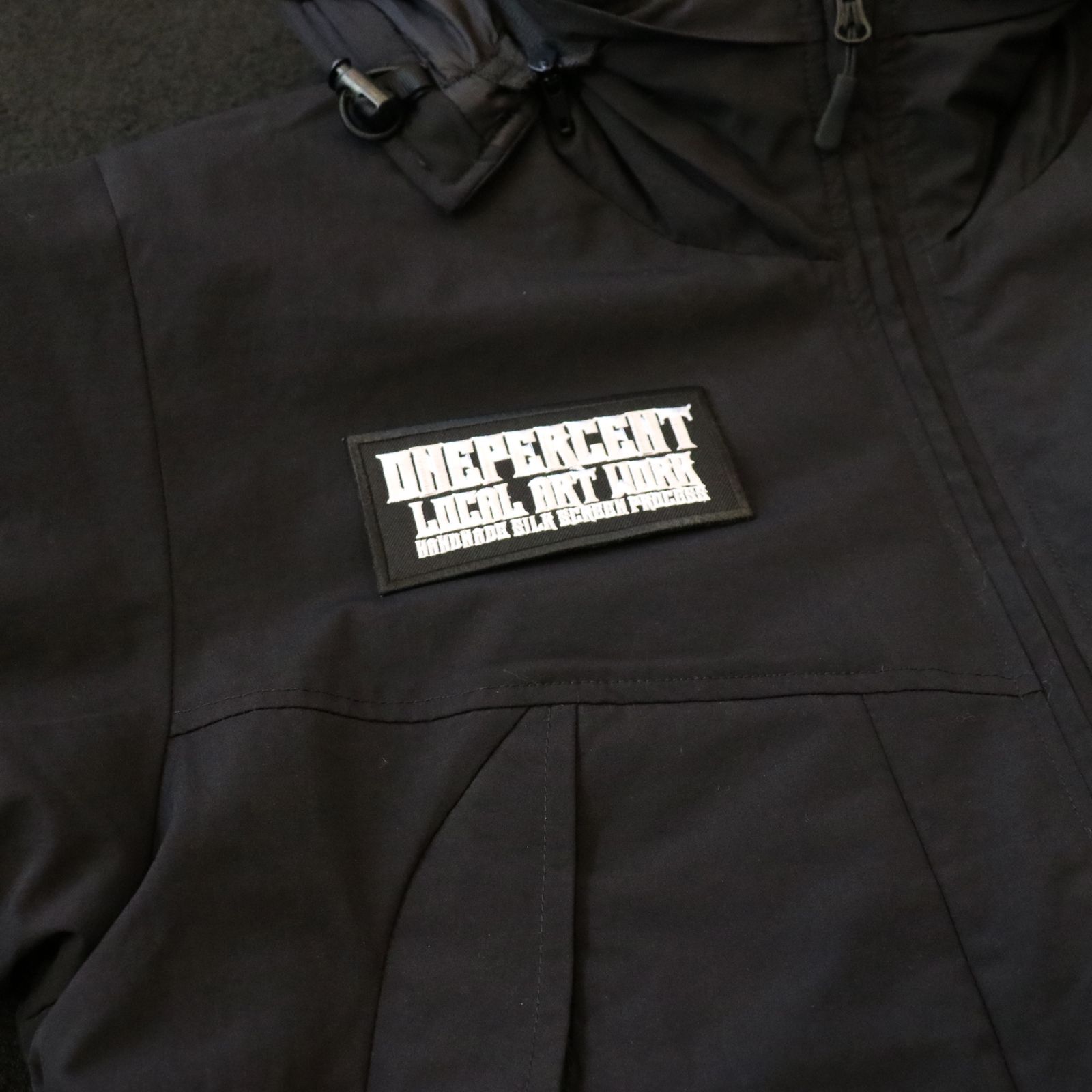 "ONEPERCENT LOCAL ART WORK" WAPPEN (WHITE)