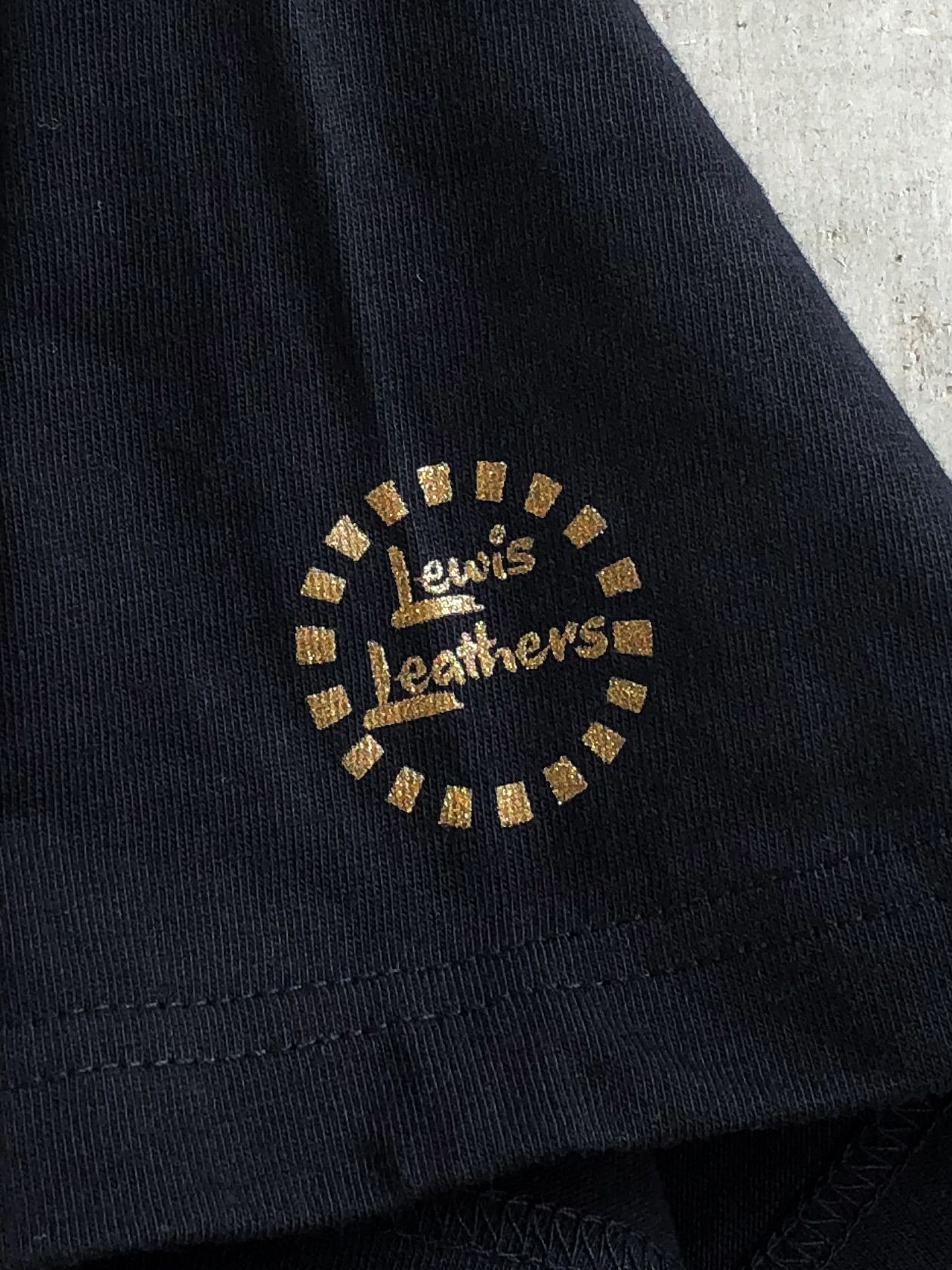 【即日発送可能】LEWIS LEATHERS "GOLD WING LOGO" T-SHIRTS (BLACK)