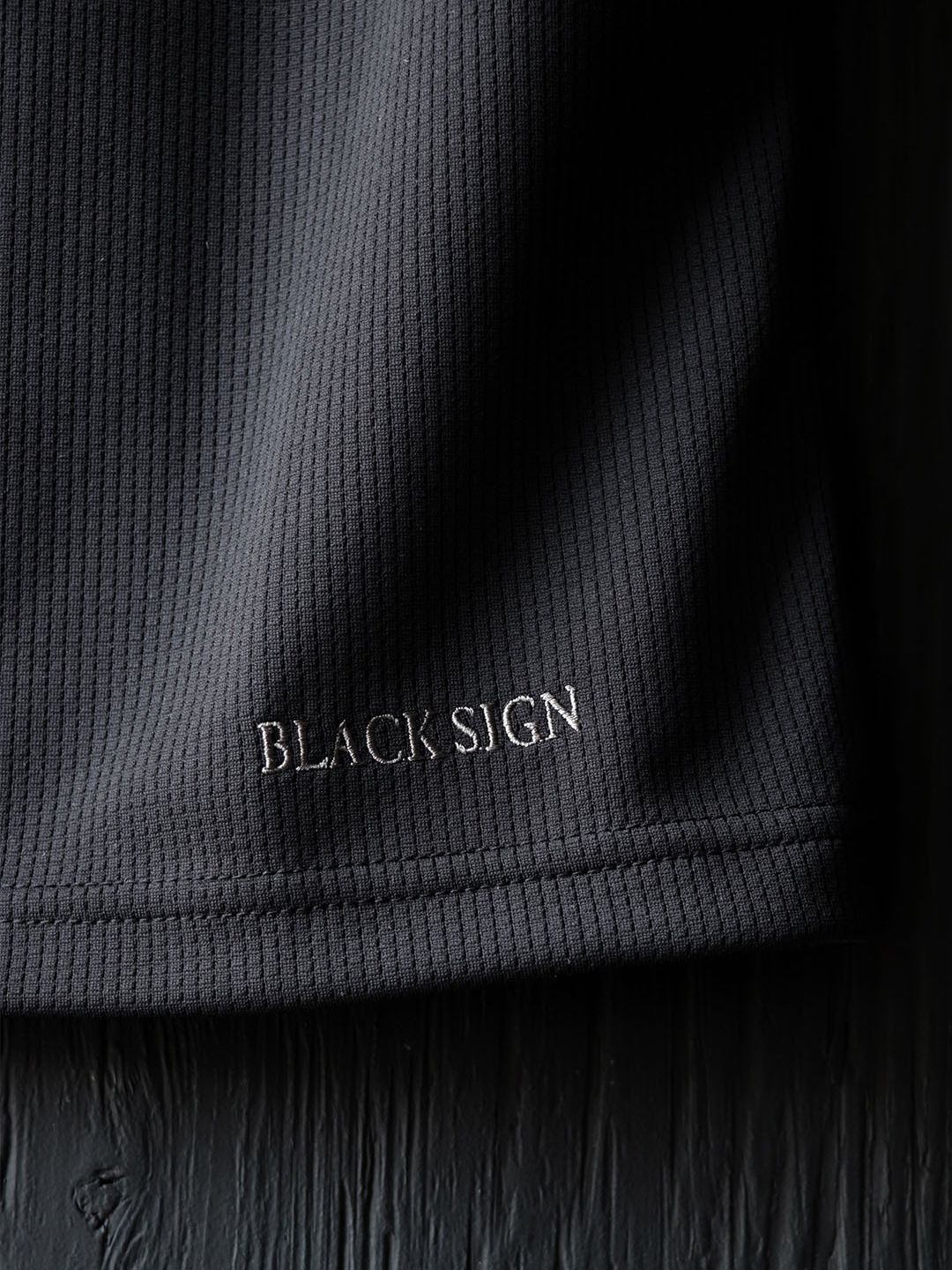 HIGHT-SPECK V-NECK NO SLEEVE SPORTWEAR (SILKY BLACK)
