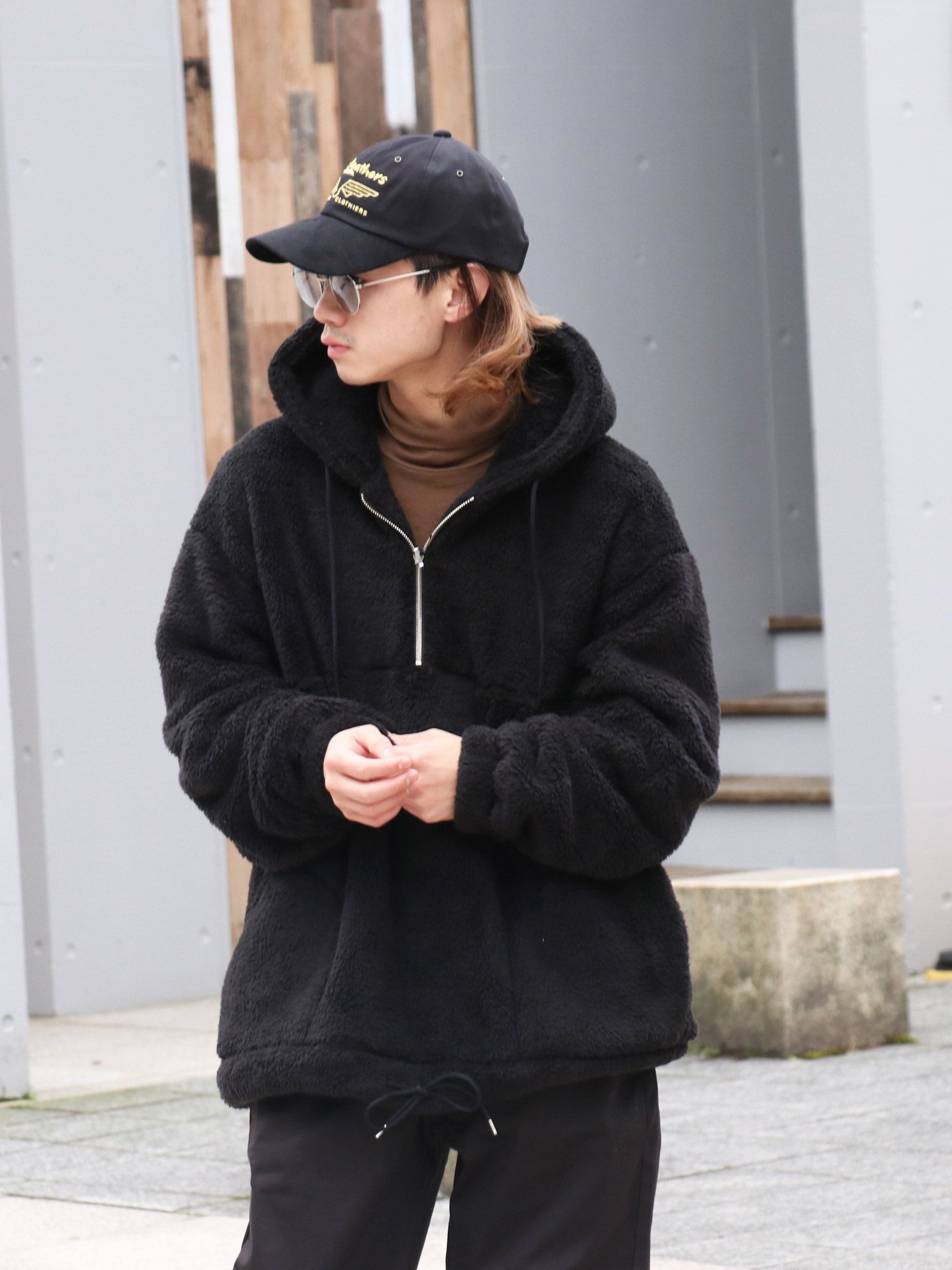 ふんわり暖かいボアフーディーでコーディネート