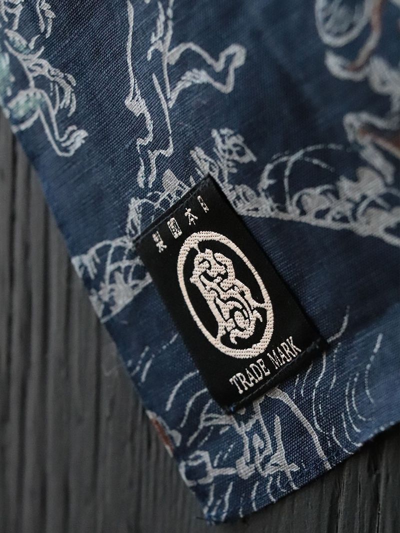 “PLAYING ANIMAL” HANDKERCHIEF (MOONLIGHT BLUE)
