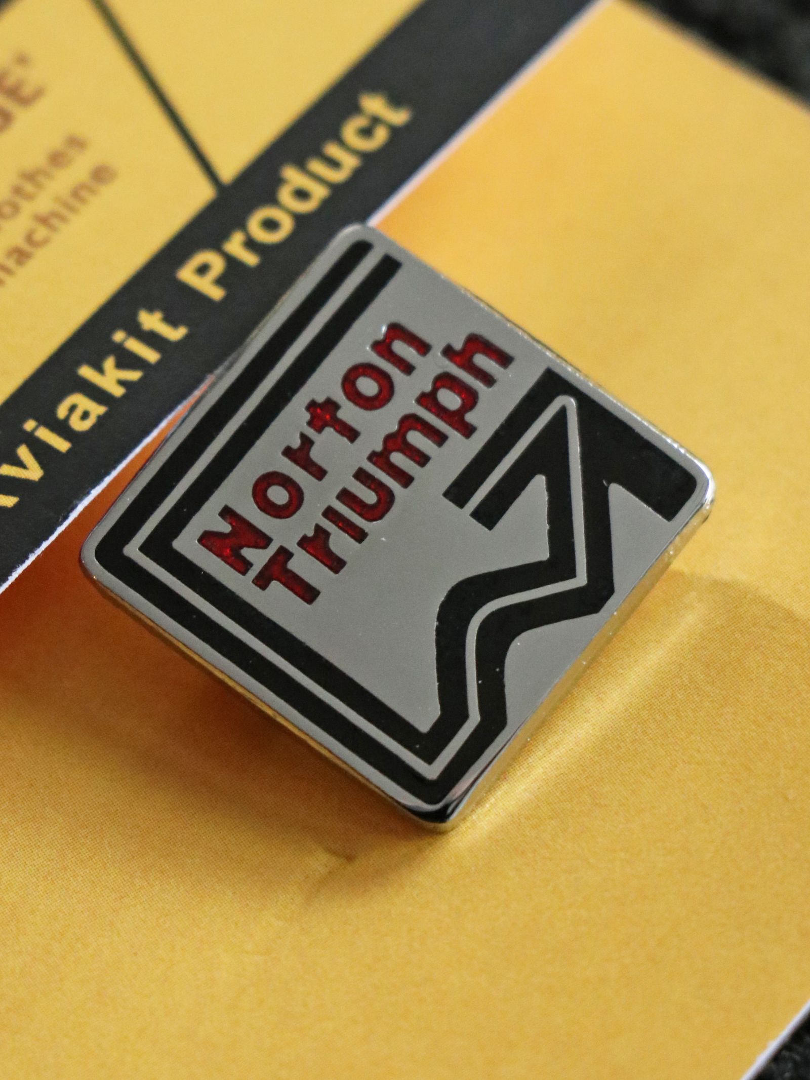 【即日発送可能】"NORTON TRIUMPH" BADGE