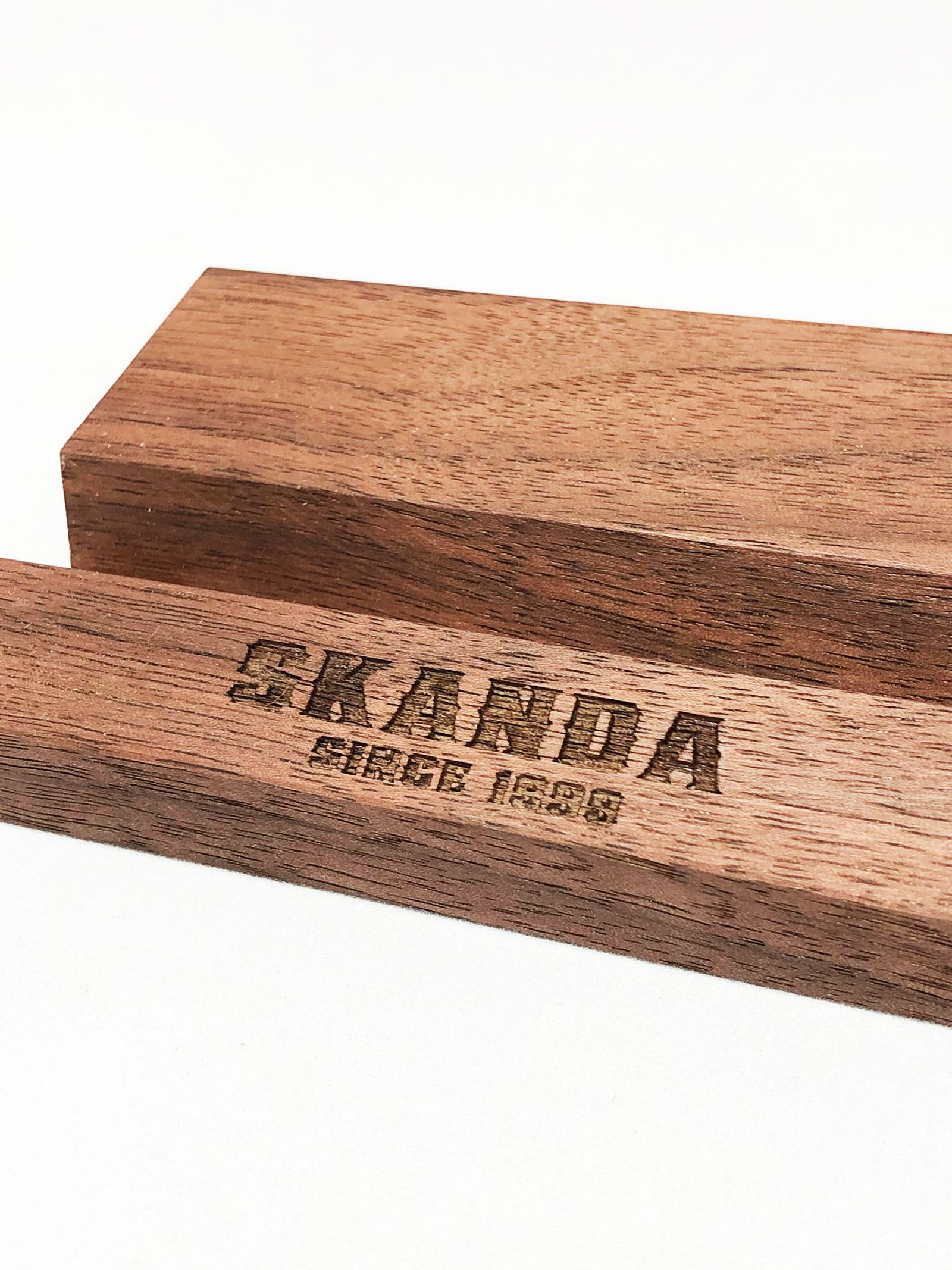 SKANDA オリジナル スマホスタンド (ブラウン)
