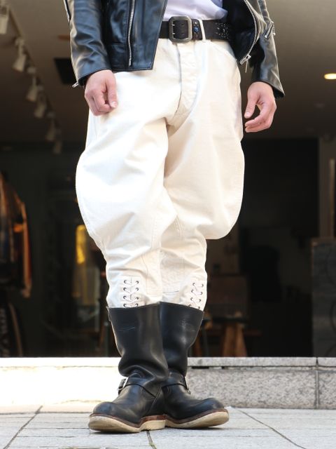 ブラック×ホワイトでレーシングスタイル