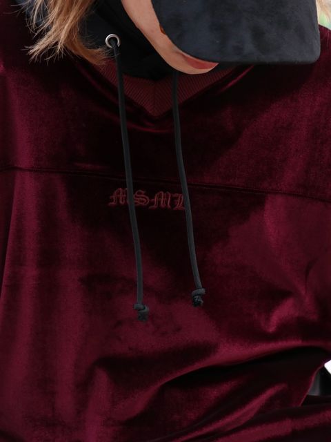 ラフなアイテムこそセットアップでバッチリ決める