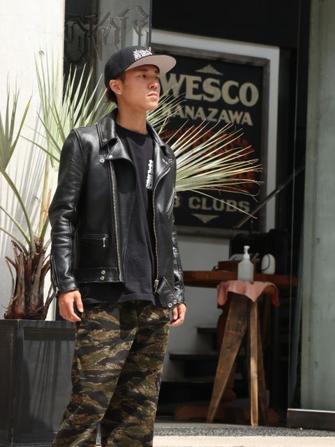 Lewis Leathersのライダースをミリタリーとストリートで