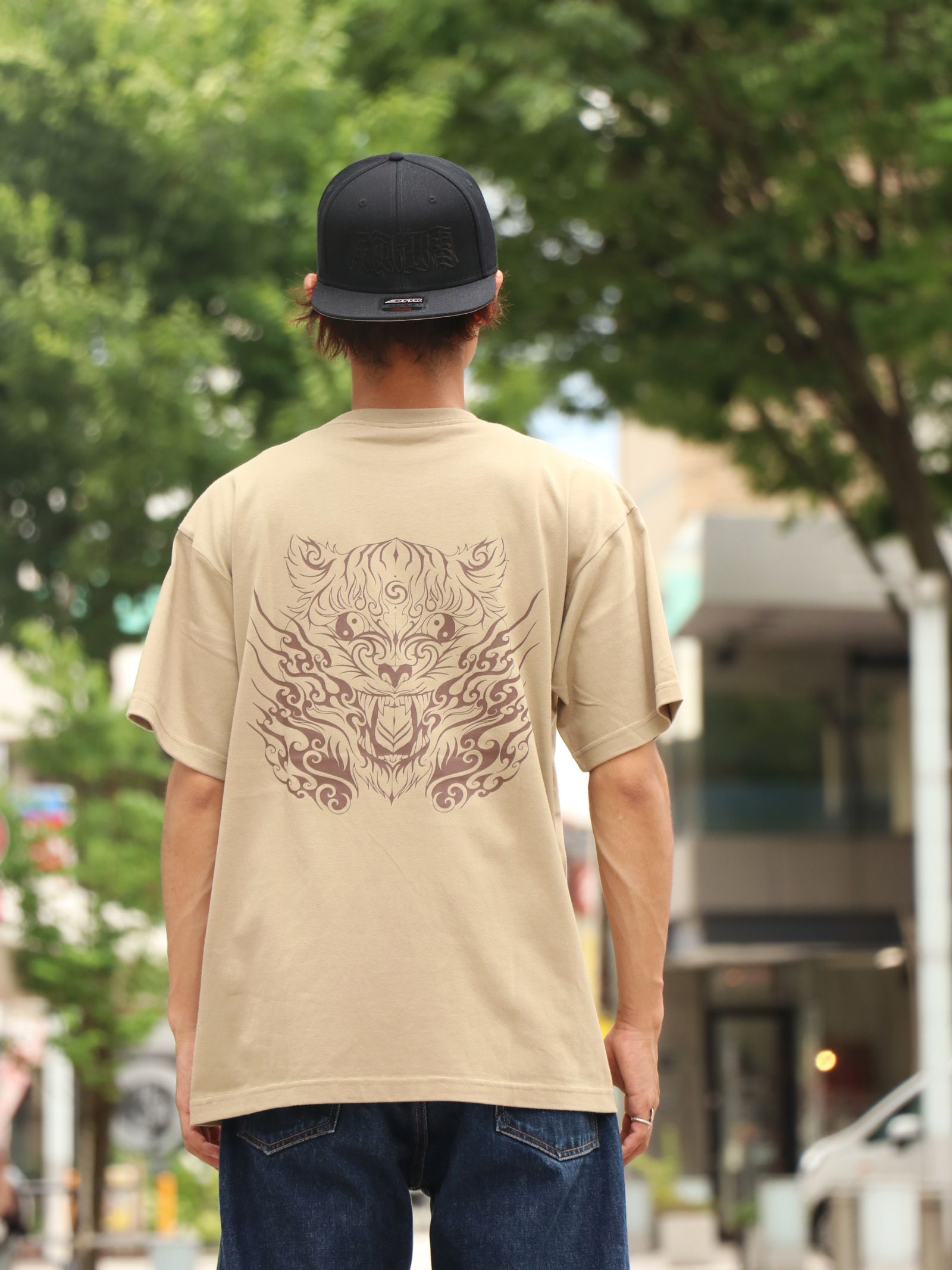 トライバル タイガーTシャツ (サンド) / TRIBAL TIGER TEE