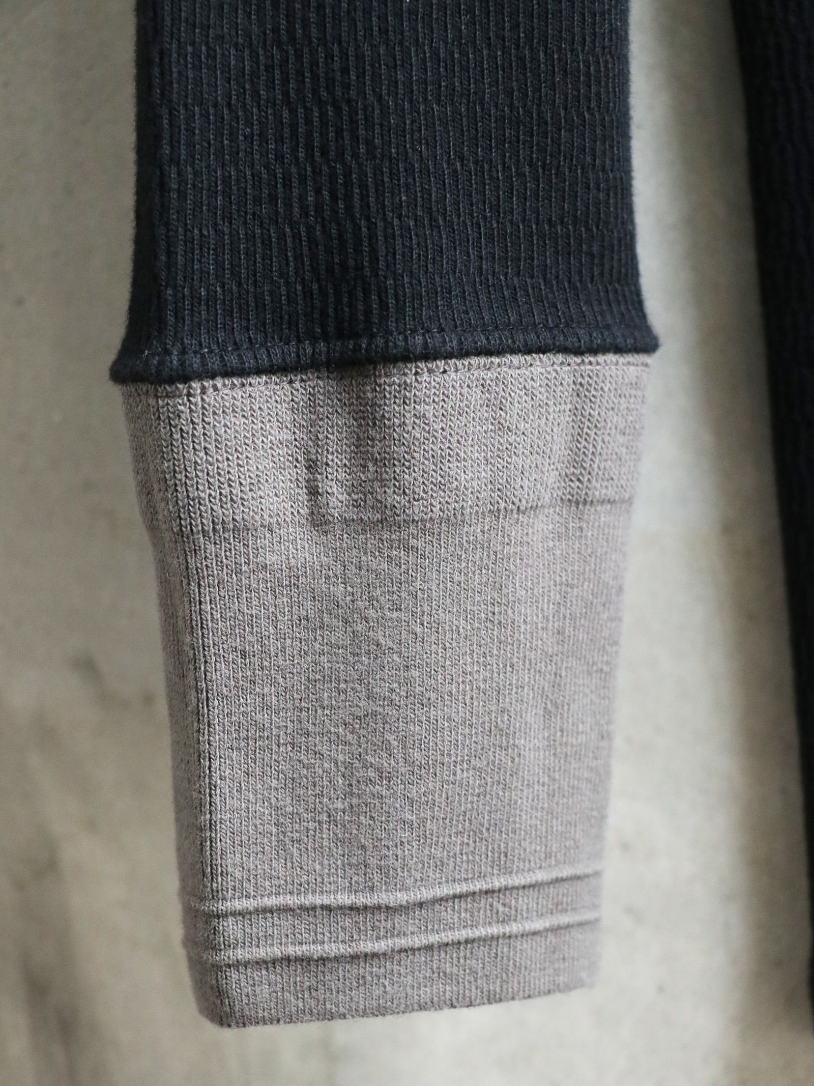 "AVIAKIT WAFFEL" T-SHIRTS HENLEY NECK (BLACK×GRAY)