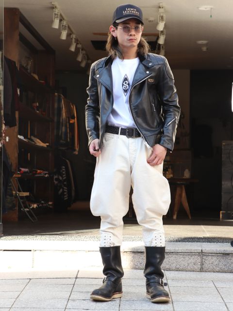 ブラック×ホワイトでレーシングスタイル