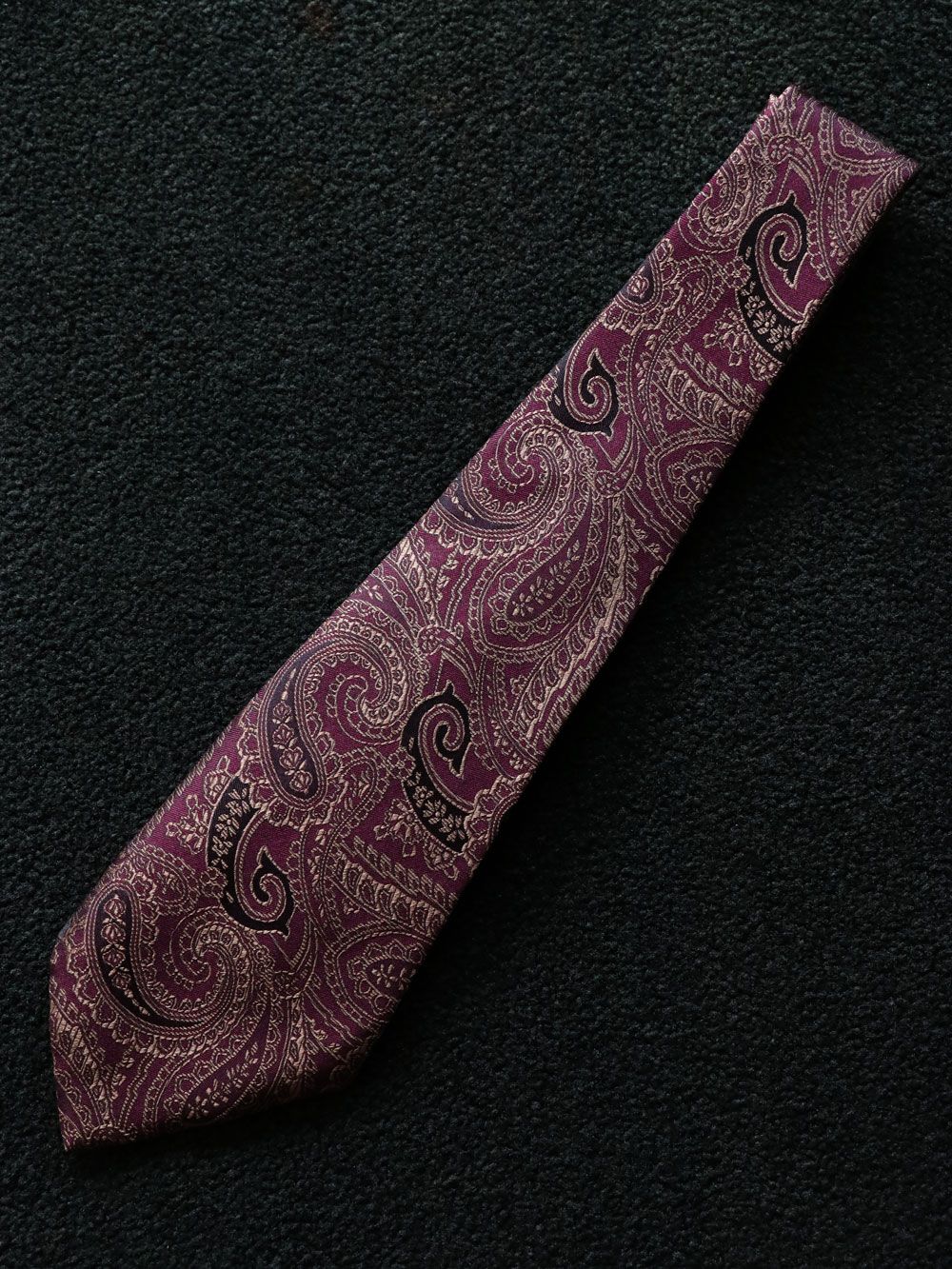 BLACK SIGN - PAISLEY NECK TIE (BURGUNDY) | SKANDA