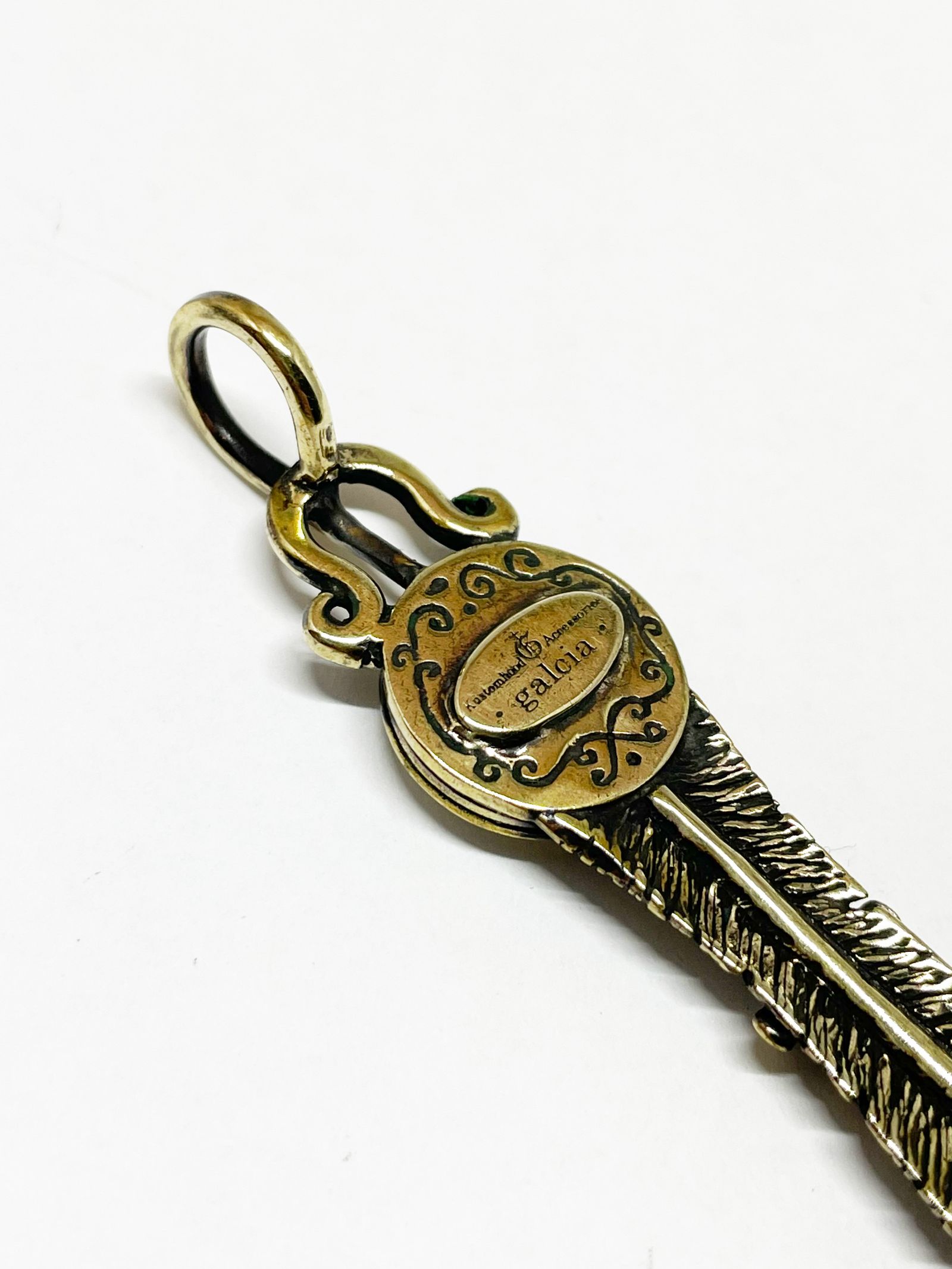 AGUILA MEXICANA FEATHER (SMALL) (BRASS)