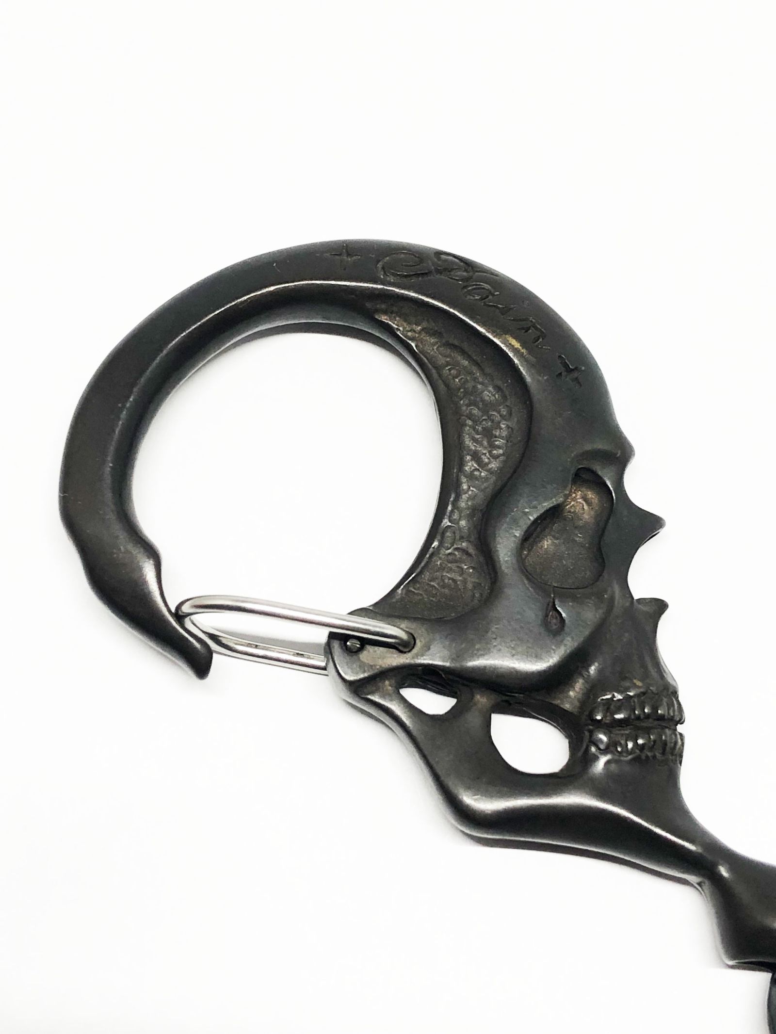 SKULL KEYHOLDER (BLACK on BRASS)