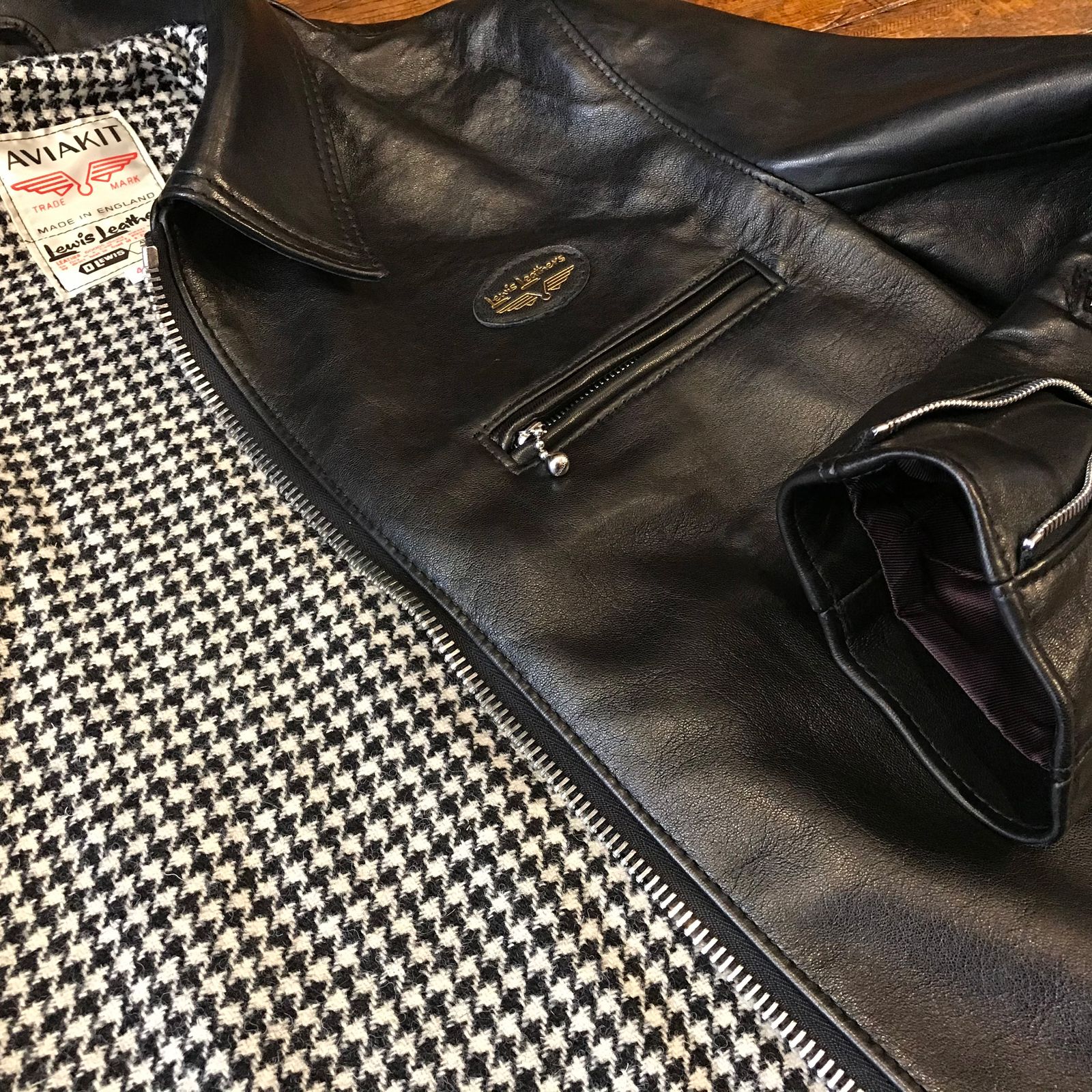 レザーコート 黒 ツイード裏地 Lewis Leathers : 新たなライニング (裏地)の登場‼︎ | SKANDA