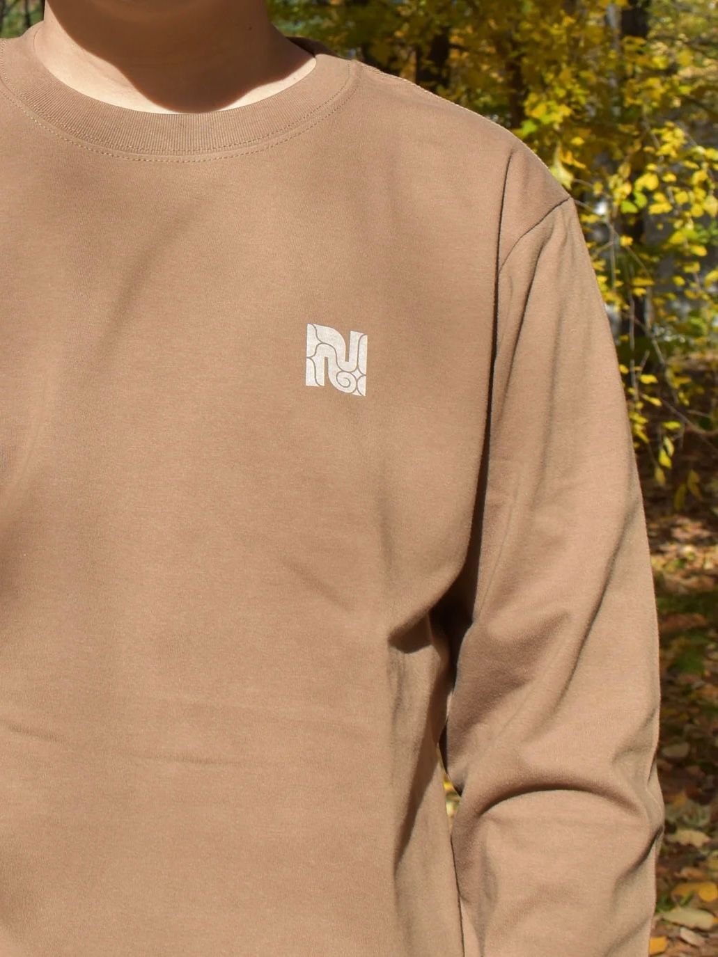 バックプリント長袖コットンTシャツ -cikarkarpe- (DARK CAMEL)