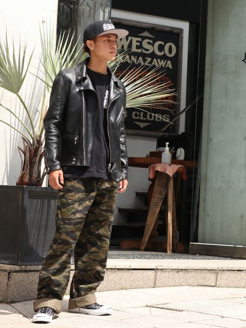 Lewis Leathersのライダースをミリタリーとストリートで