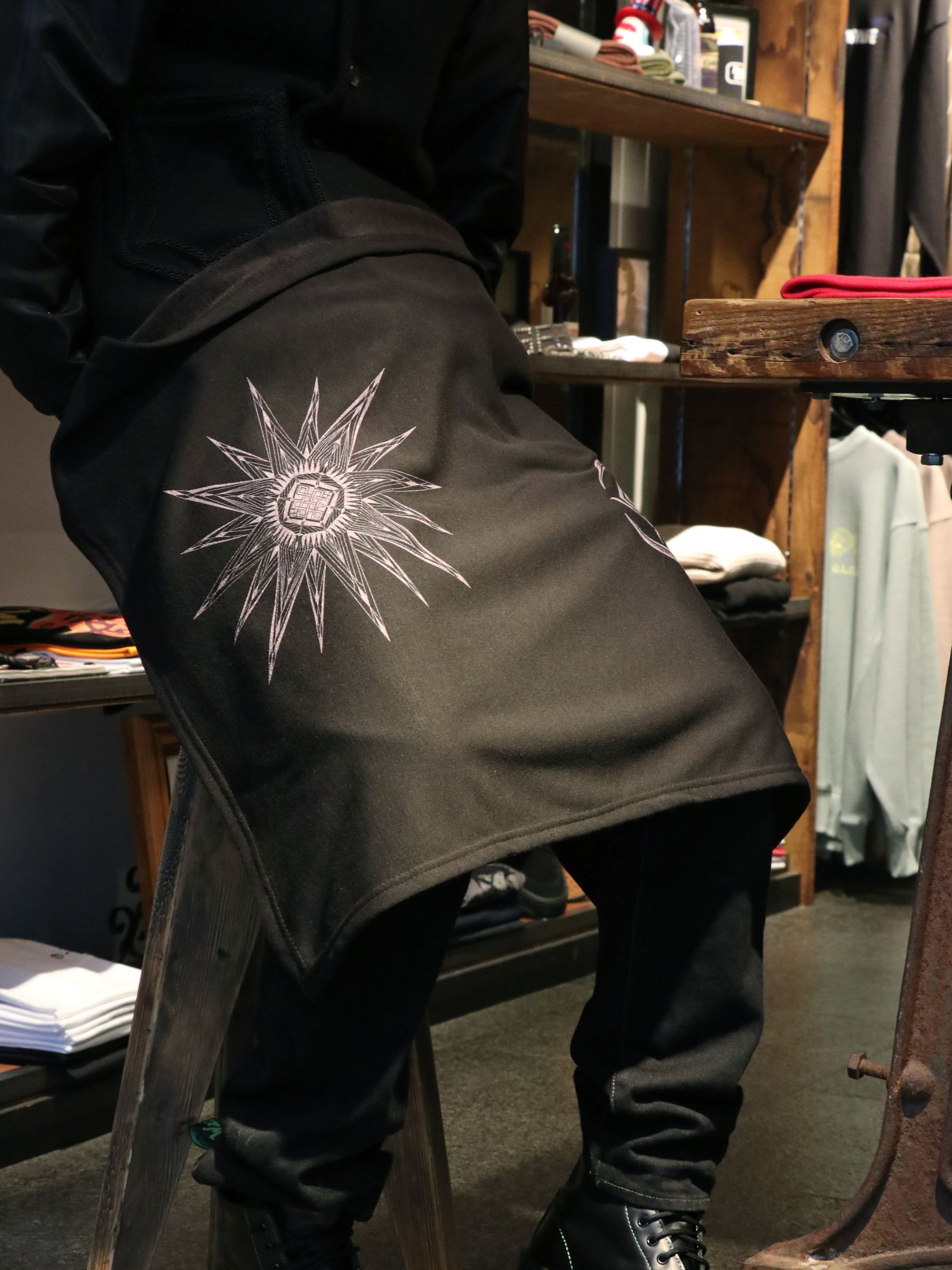 "SOLUA" SMOOTH BLANKET- (SMALL) (BLACK,NAVY,RED)