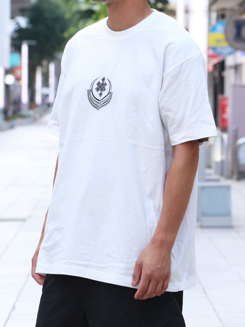 "SOLUA" EMIT ENERGY TEE (NATURAL)