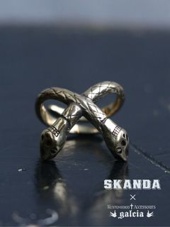 "SKANDA×galcia" CROSS SNEAK RING (BRASS)