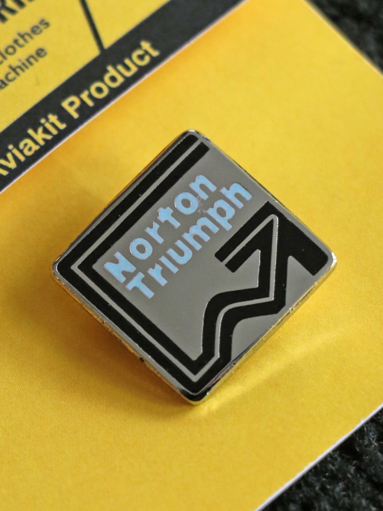 【即日発送可能】"NORTON TRIUMPH" BADGE