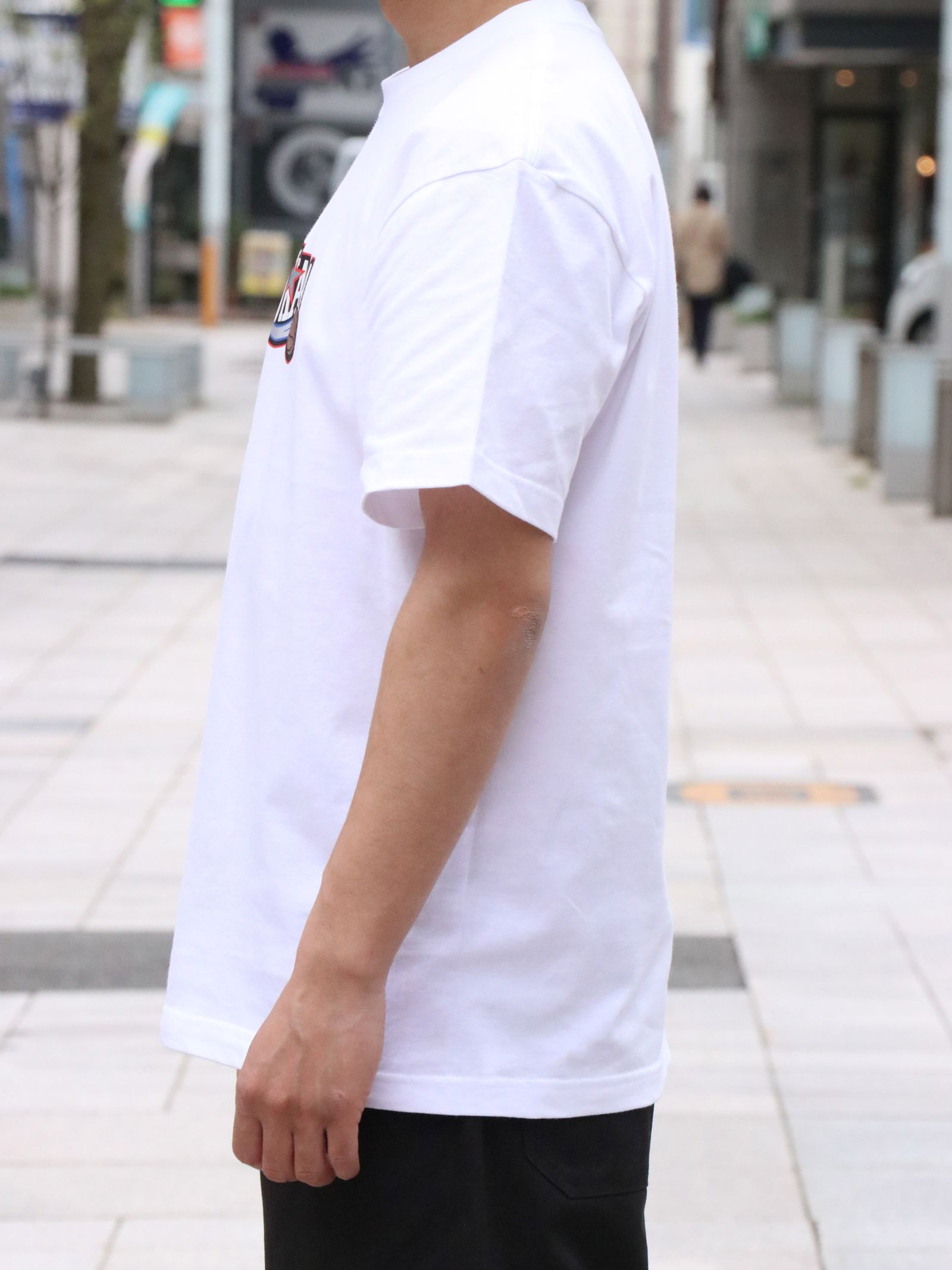 ”SKANDA×GRAVYSOURCE” W-NAME TEE (WHITE)