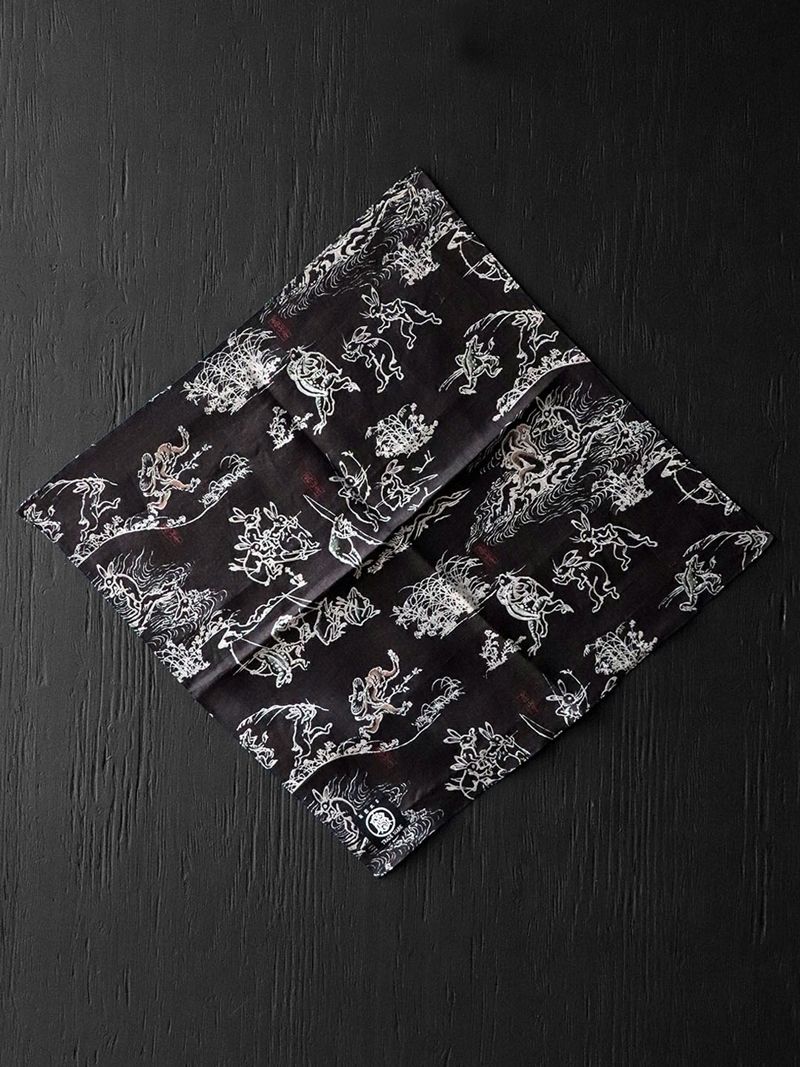 “PLAYING ANIMAL” HANDKERCHIEF (MIDNIGHT BLACK)