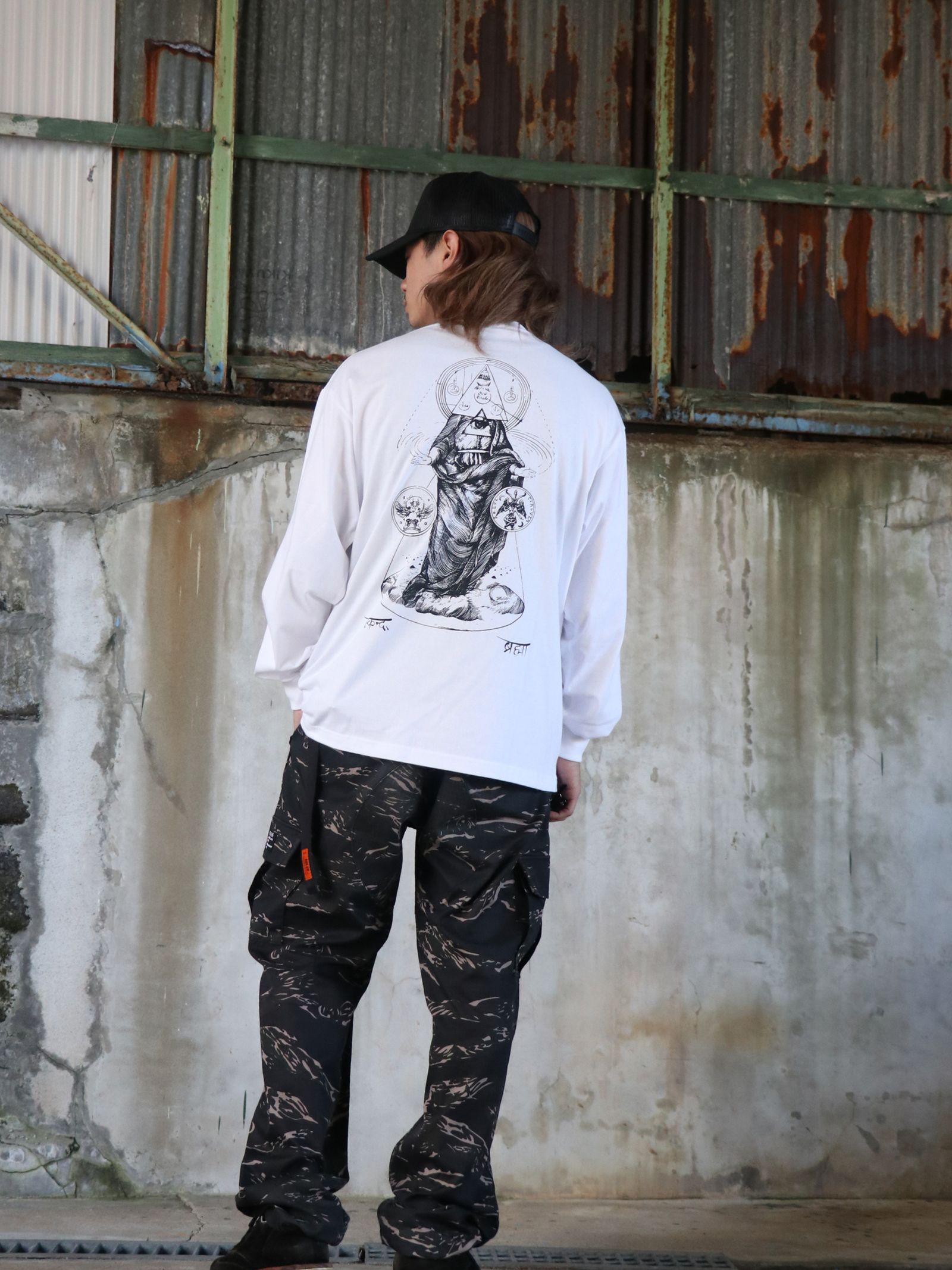 "DARK MATTER" L/S TEE / "DARK MATTER" ロングスリーブTシャツ (ホワイト）