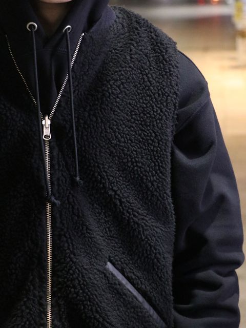 春目前。特記戦力、リバーシブルベスト