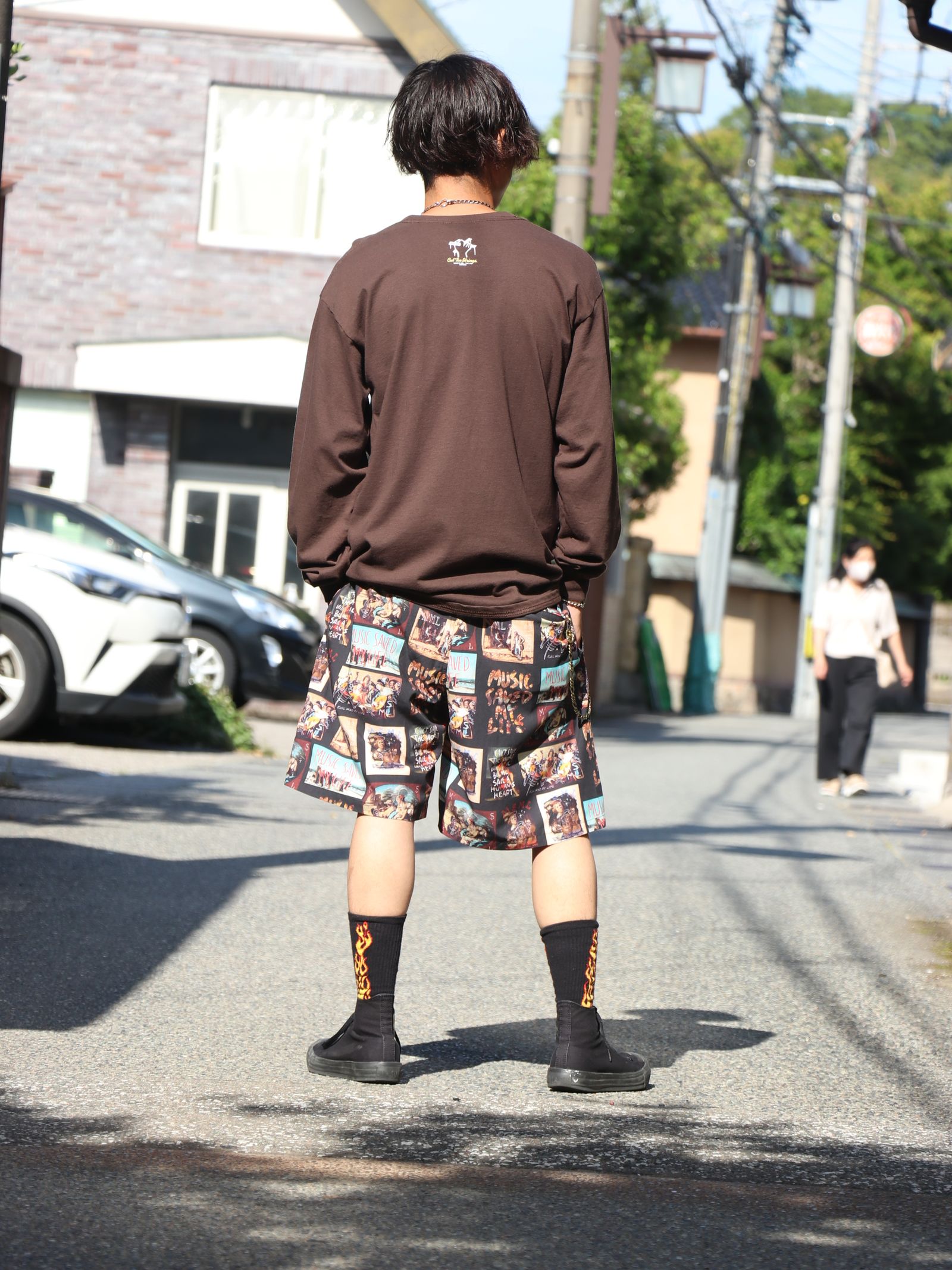 今の季節にピッタリなロンT×ショーツ