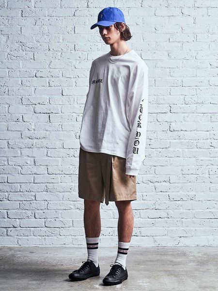 スカルグラフィックオーバーサイズロングスリーブTシャツ / SKULL GRAPHIC OVERSIZED LONG SLEEVE TEE