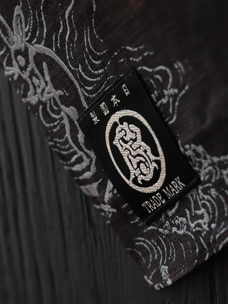 “PLAYING ANIMAL” HANDKERCHIEF (MIDNIGHT BLACK)