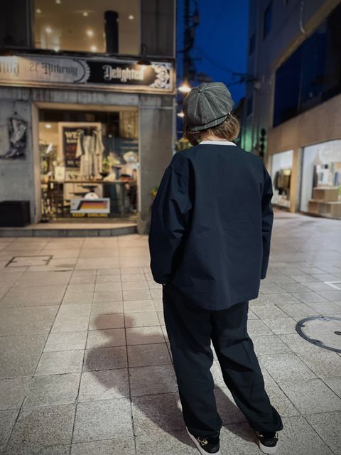 シンプルなアイテムもシルエットで遊ぶ