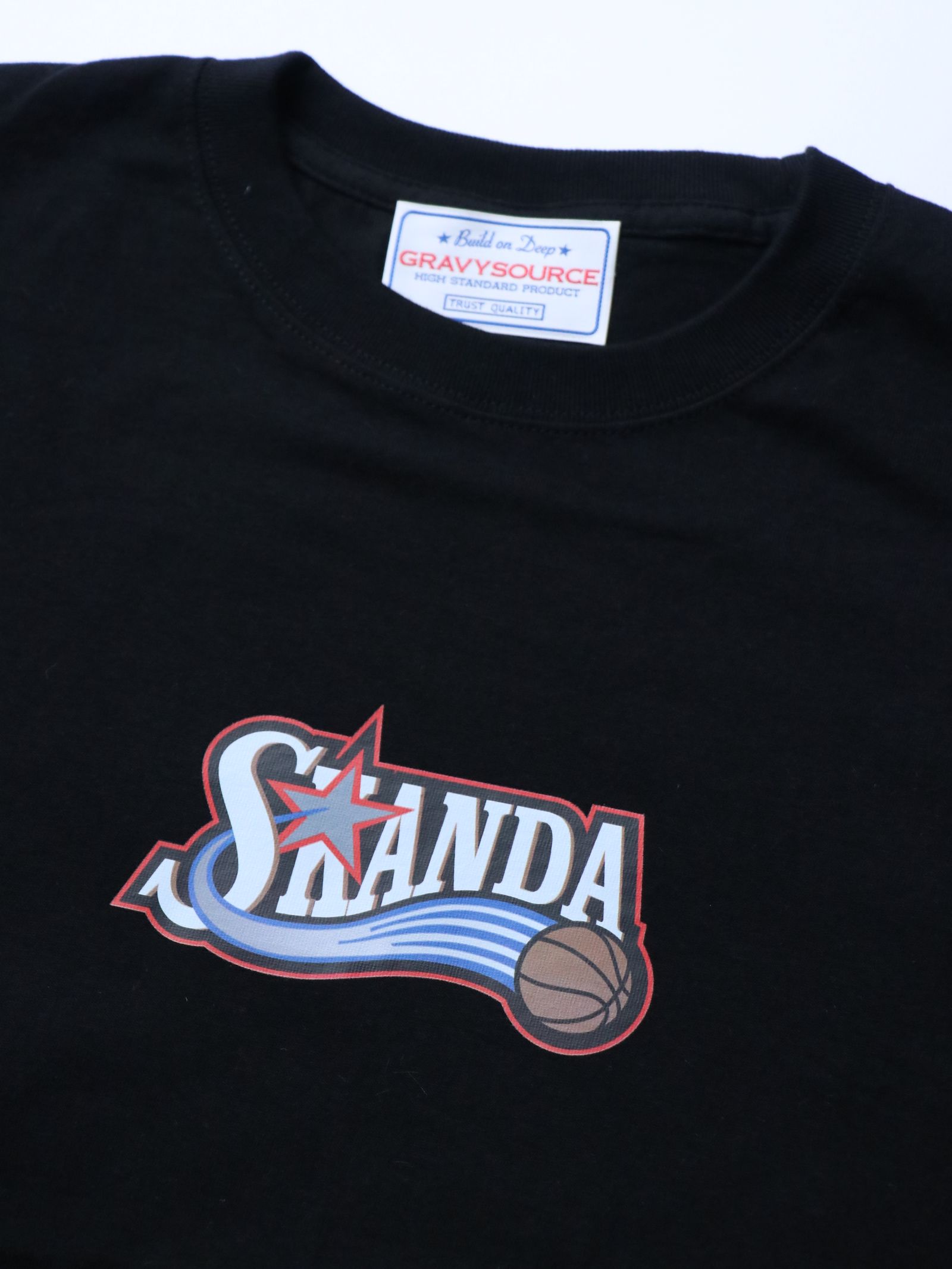 ”SKANDA×GRAVYSOURCE” W-NAME L/S TEE (BLACK)